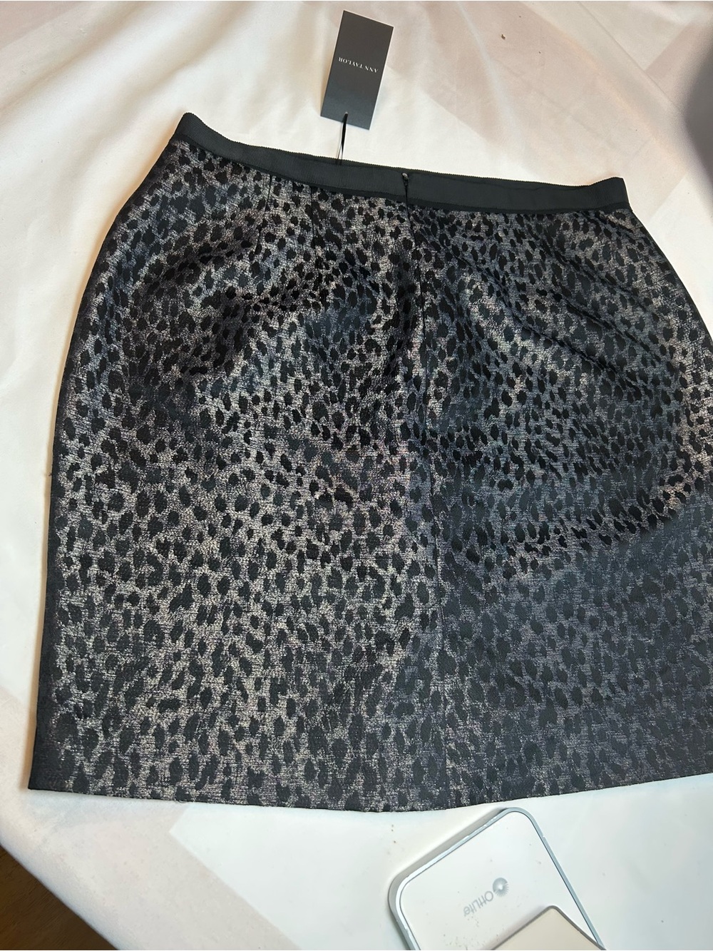 Ann Taylor Black and Silver Animal-Print Pencil Skirt NWT lined Size 10. Slit